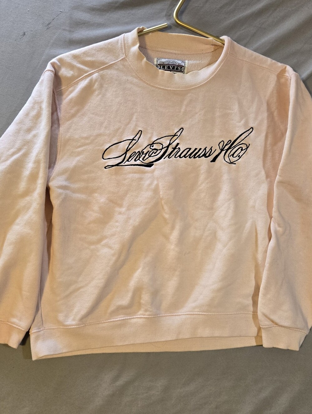 Levi's Women's Pale Pink Script Logo Crewneck Sweatshirt